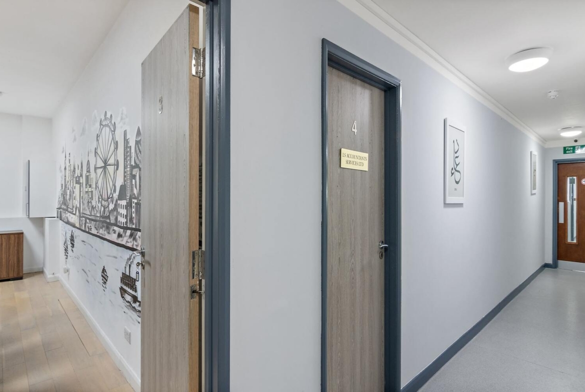 Office space in Ilford Lane