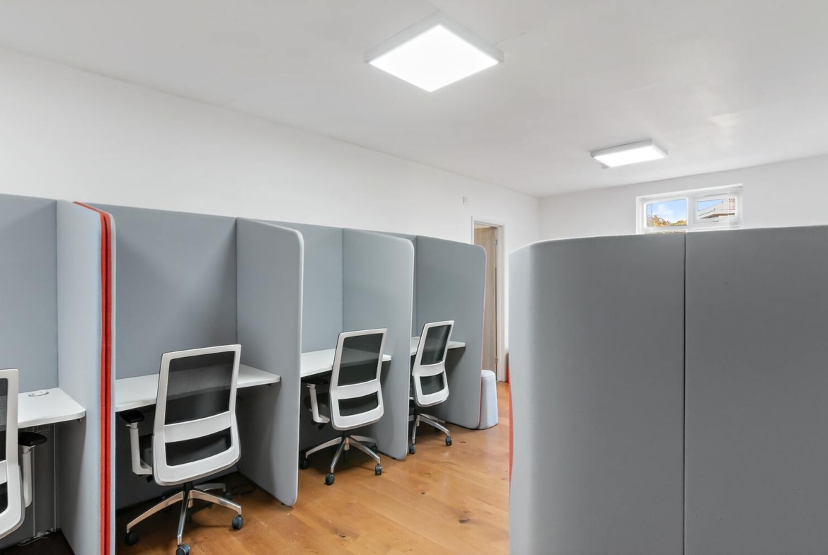 Office space in Ilford Lane