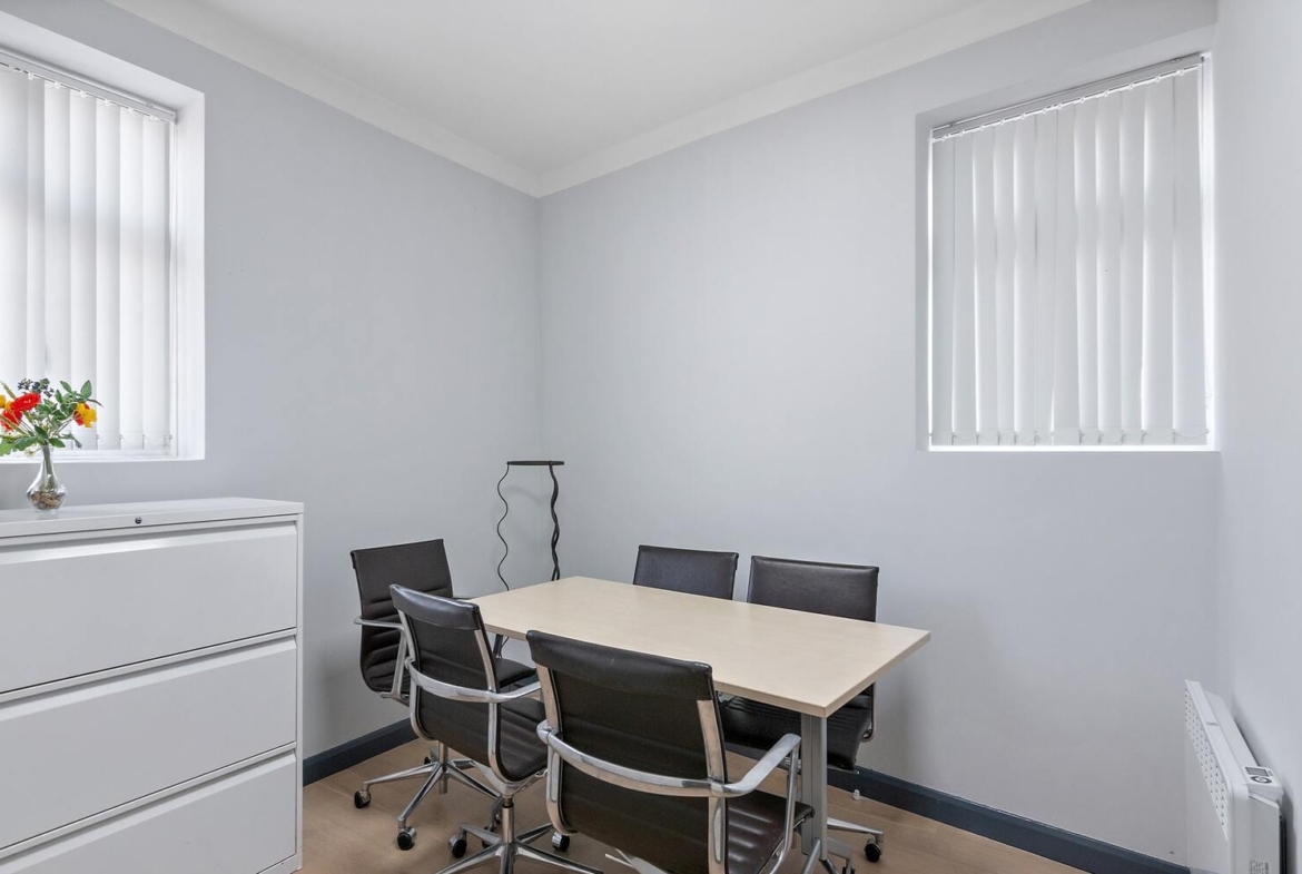 Office space in Ilford Lane