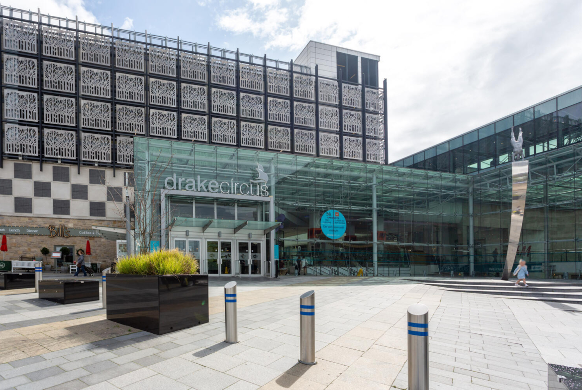 Office space in Plymouth is available to let on flexible terms. This business centre has private office, coworking desks and meeting rooms. 