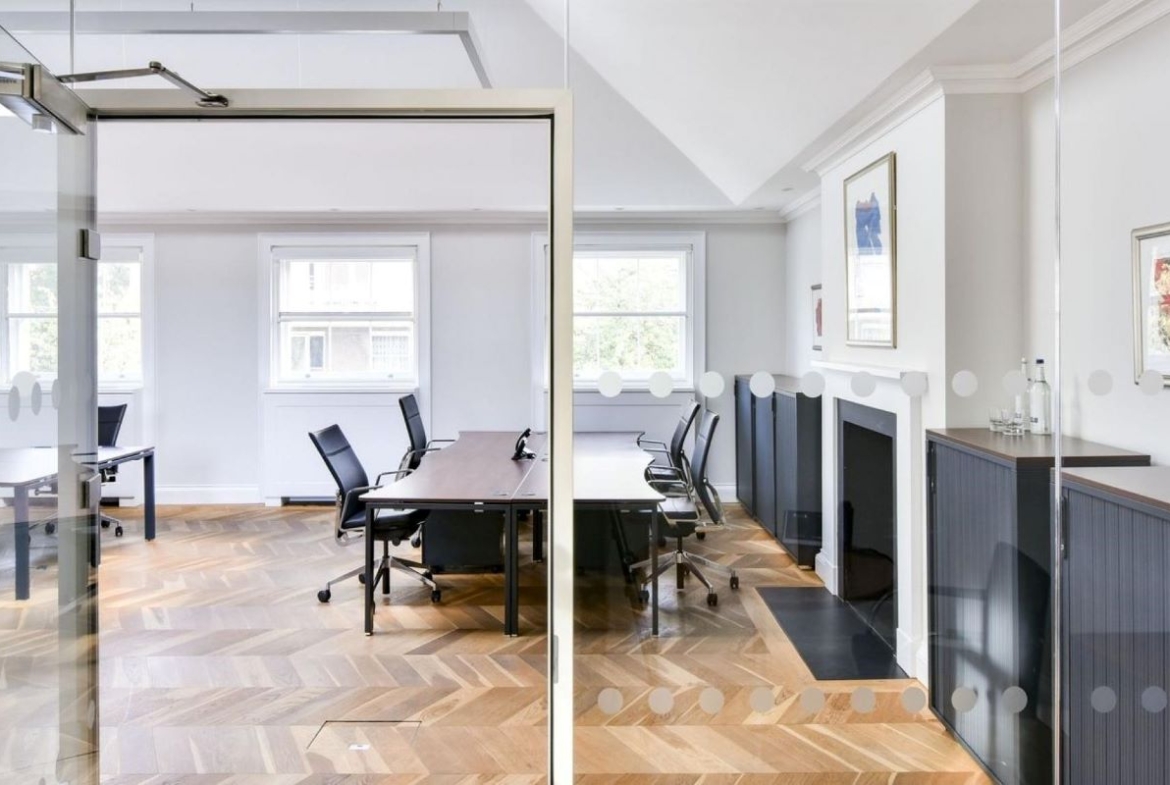 21 GLOUCESTER PLACE London W1U 8HR