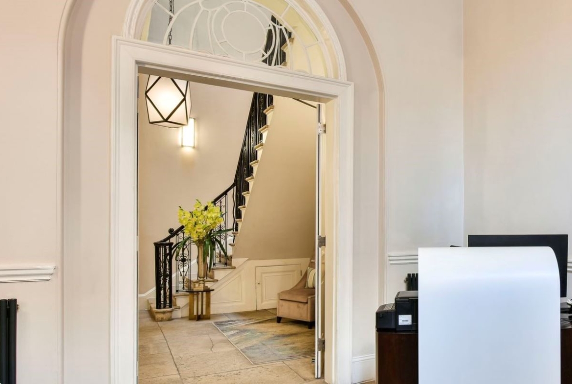 21 GLOUCESTER PLACE London W1U 8HR