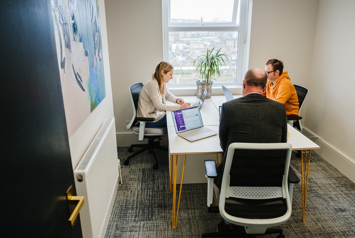 Fully furnished office space available in Brighton