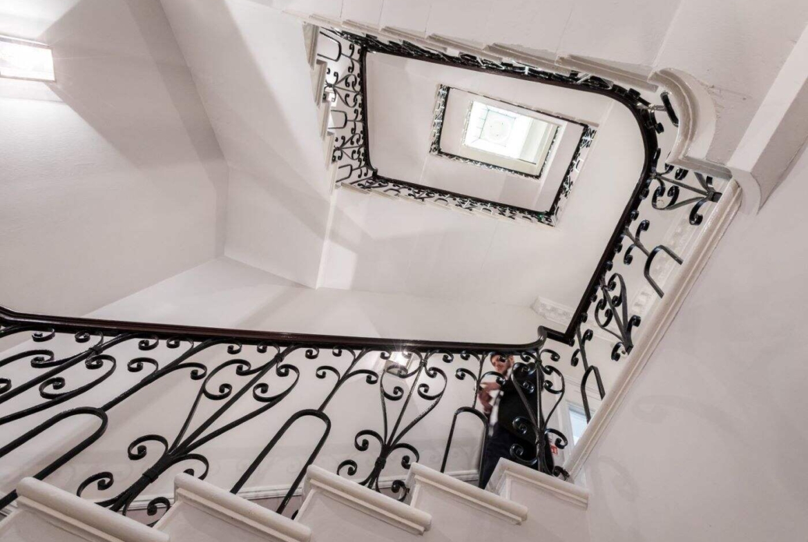 Offices to let on Grosvenor Street