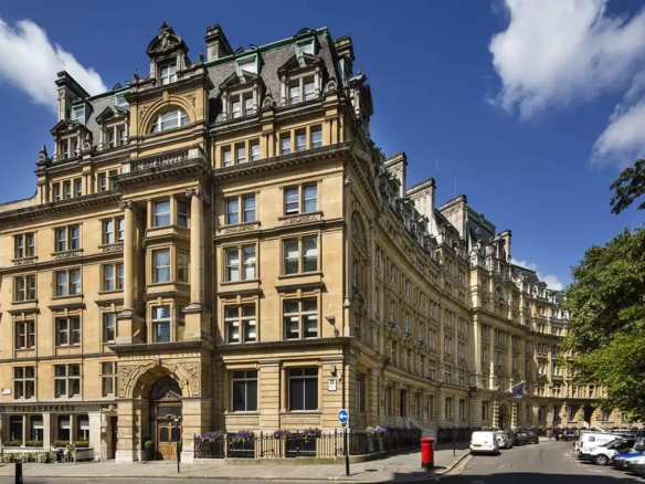 Impressive offices in Finsbury Circus