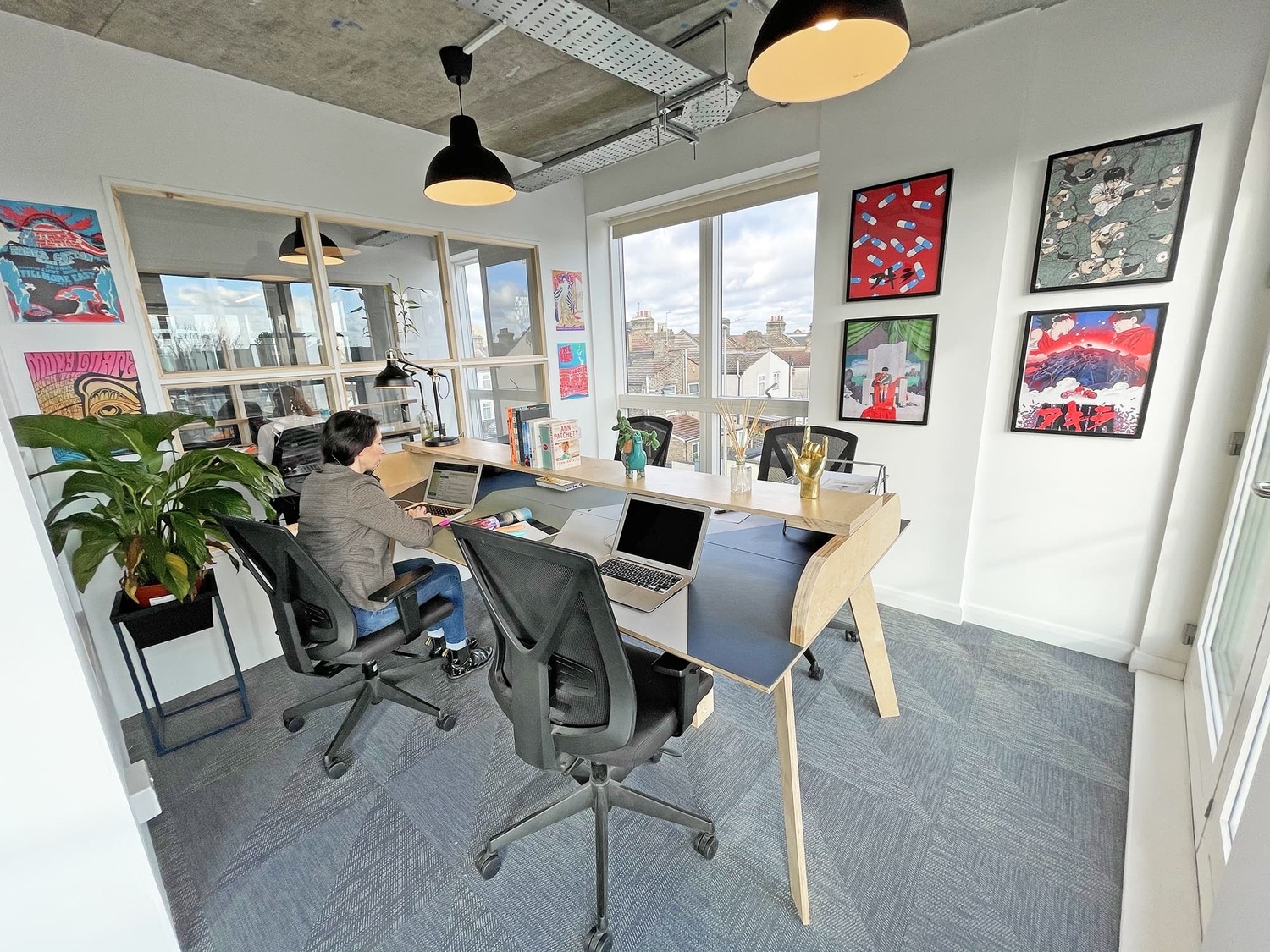 2 Private offices & Coworking in Leyton