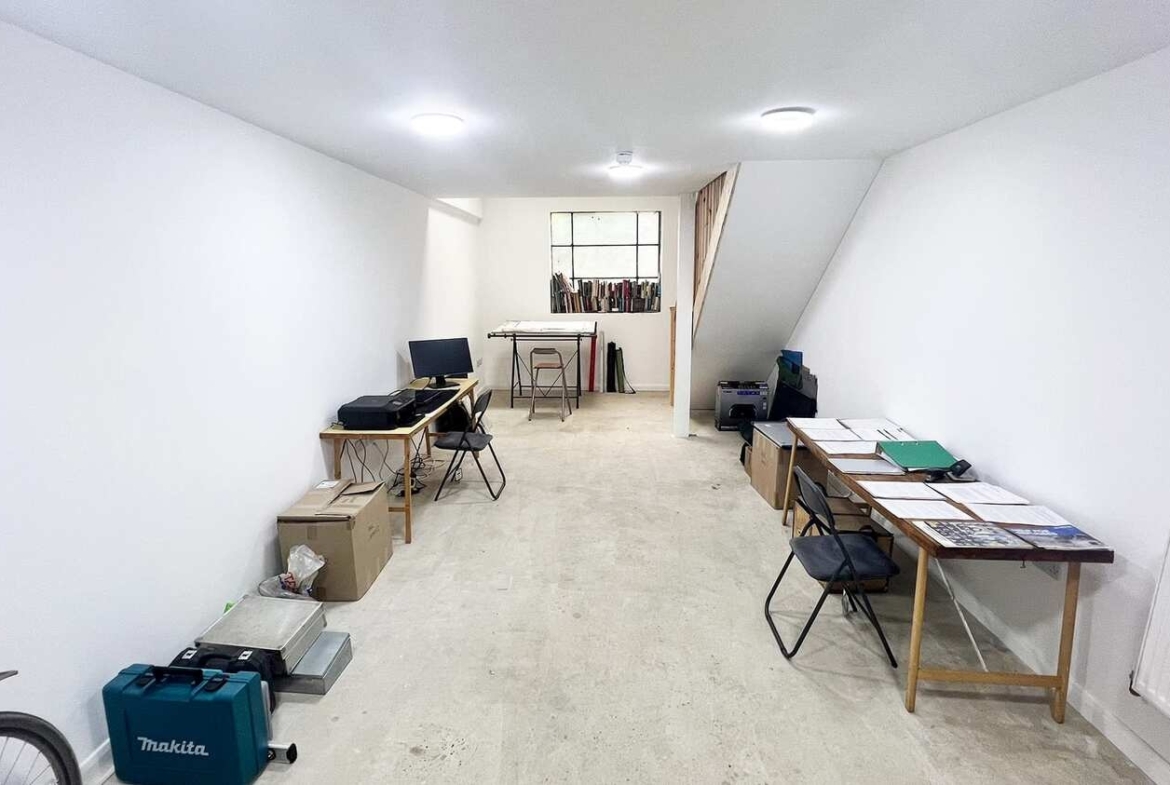 Workspaces in Enfield