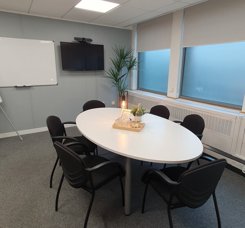 Office to let in CAPITAL TOWER BUSINESS CENTRE