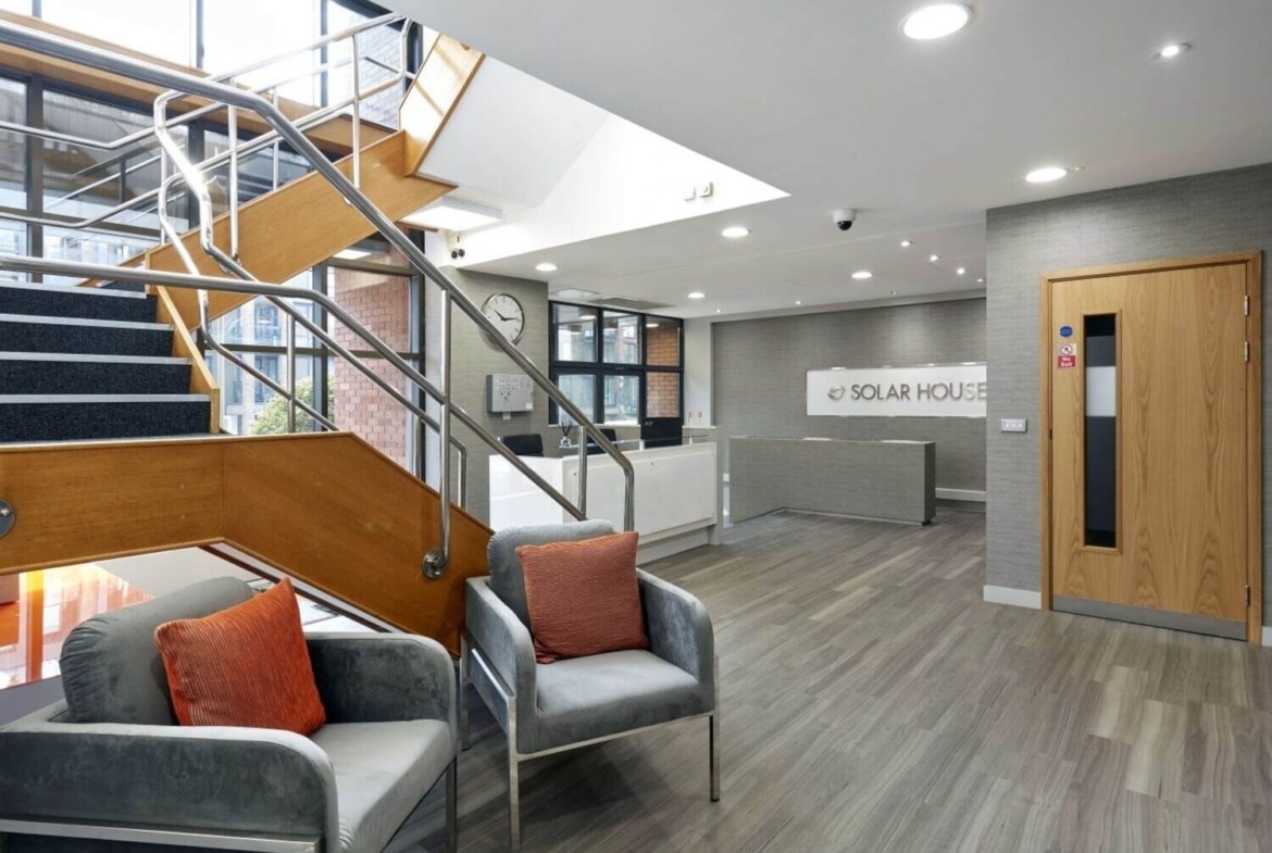 Offices at 915 High Road N12