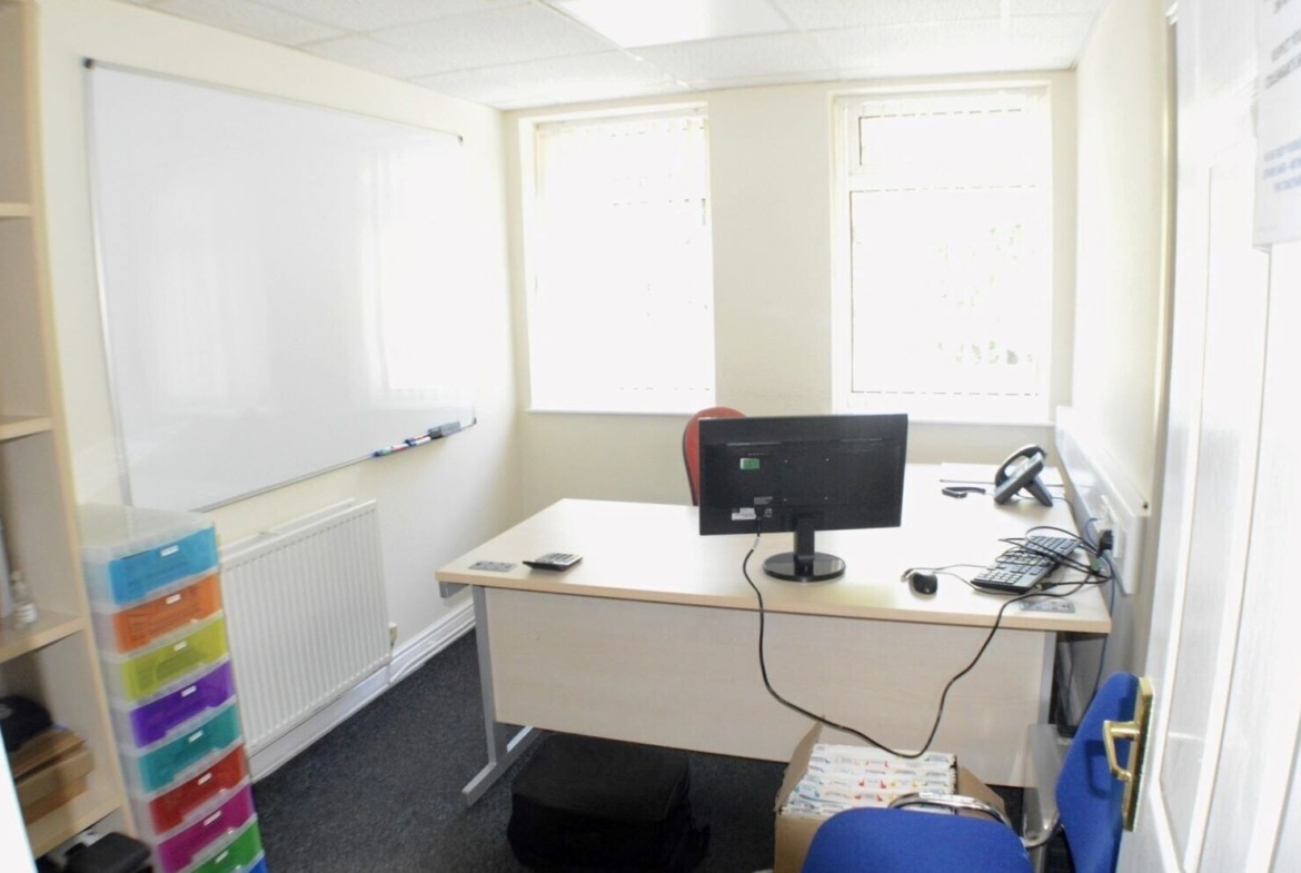 Office to let on Wortley Road in Deepcar Sheffield