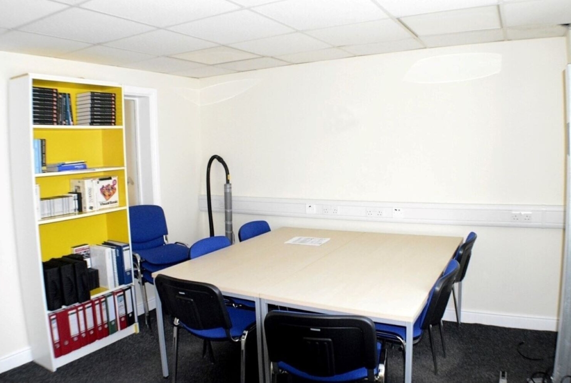 Office to let on Wortley Road in Deepcar Sheffield