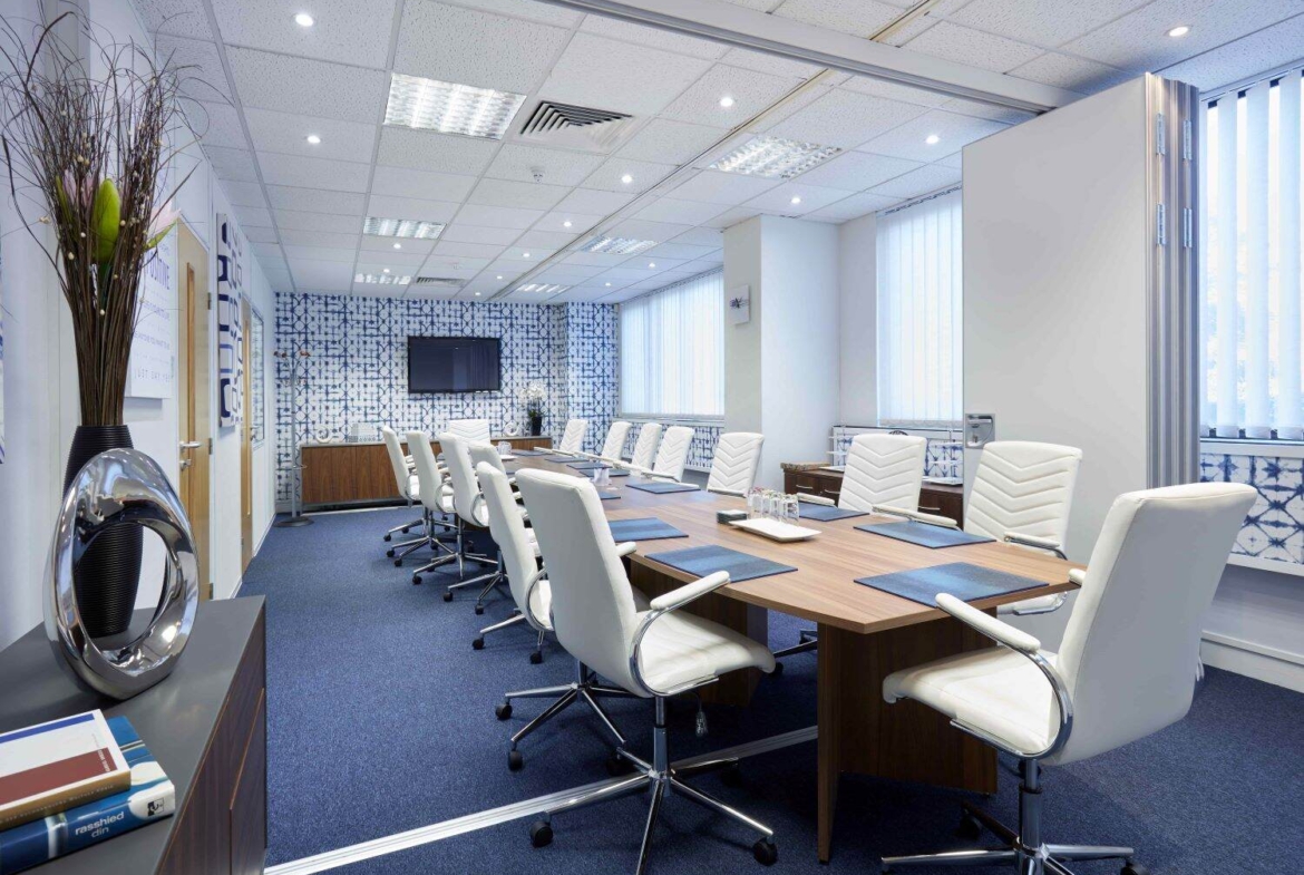 Offices at 915 High Road N12