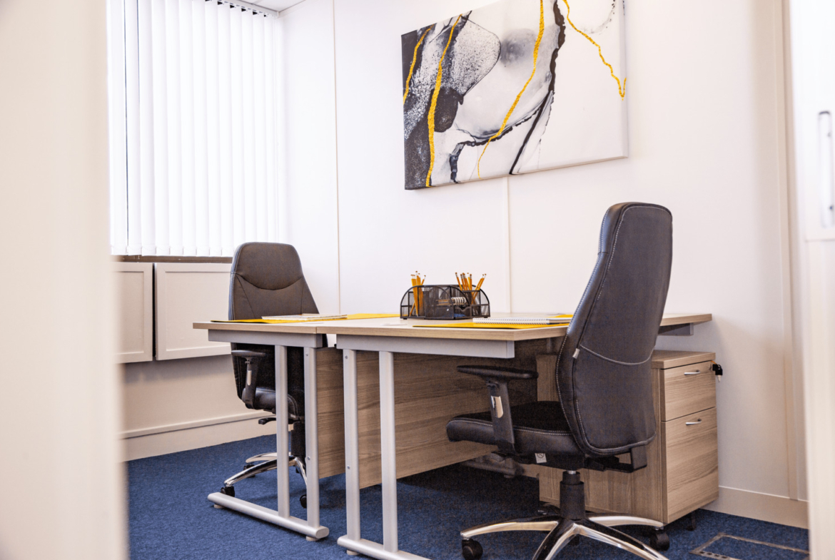 Offices at 915 High Road, N12