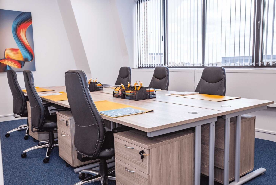 Offices at 915 High Road, N12