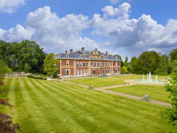 Office to let at Fetcham Park