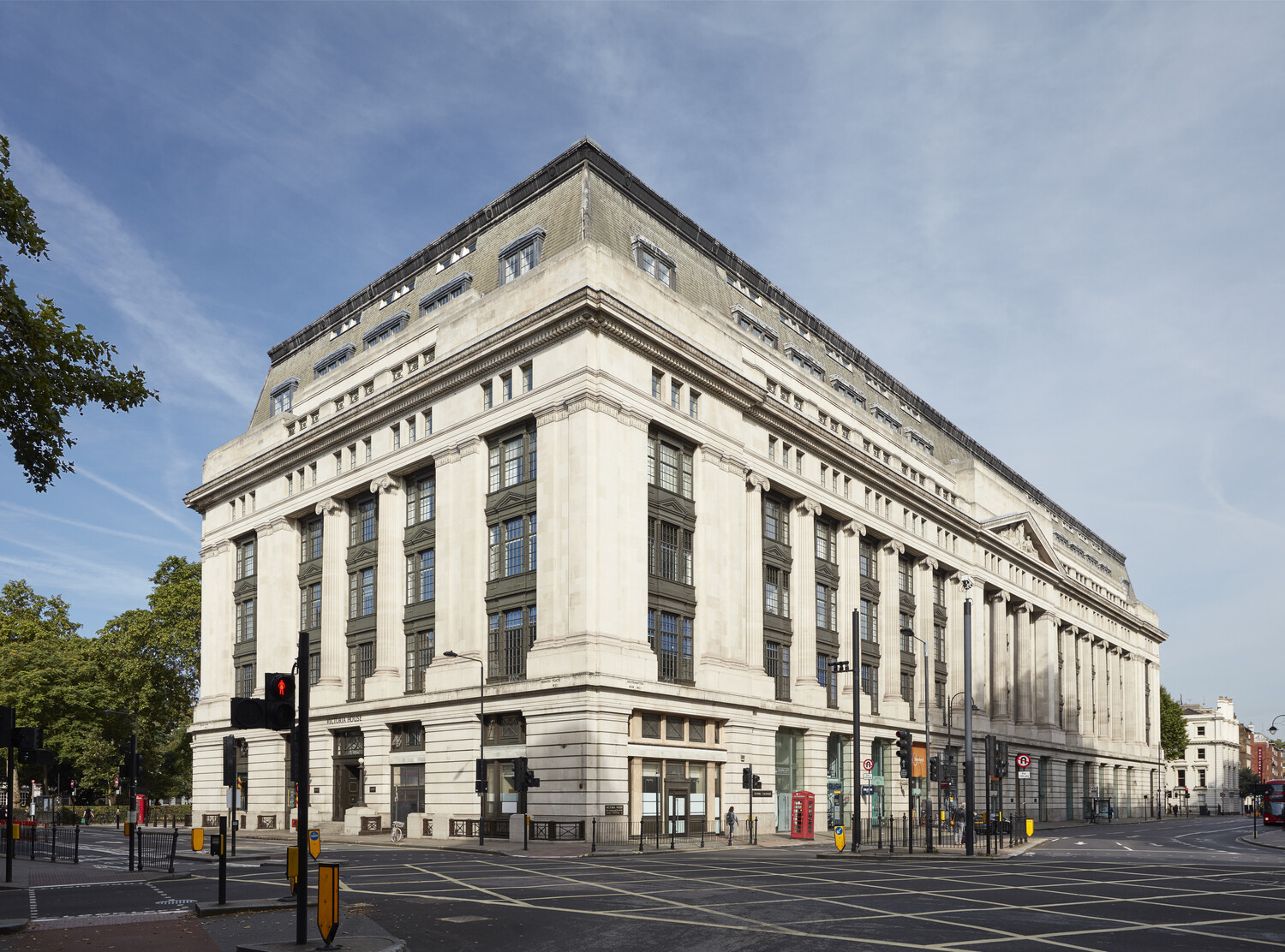 Elegant offices to let in Victoria House,Central London