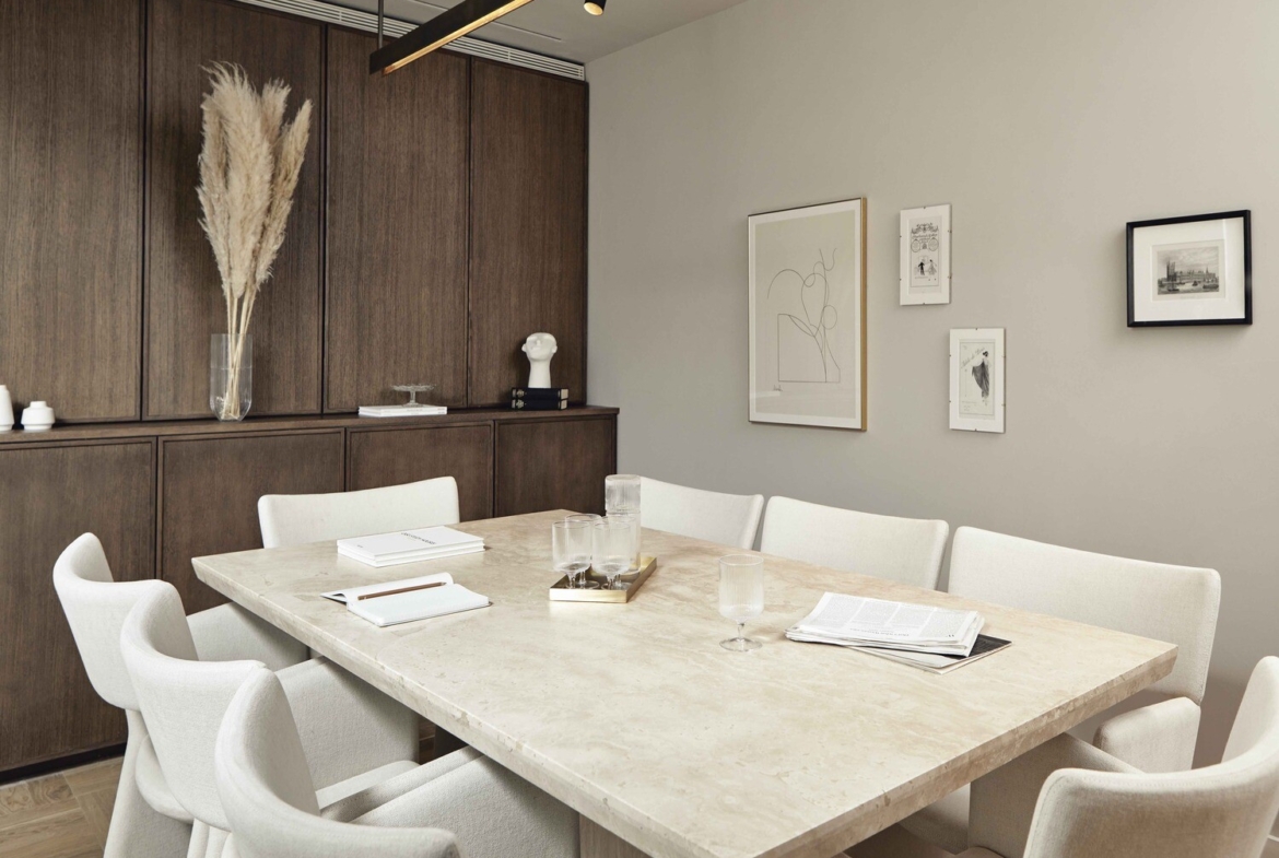 Elegant offices to let in Victoria House,Central London