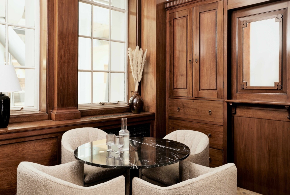 Elegant offices to let in Victoria House,Central London