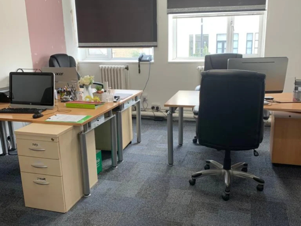 Private Office Space to let in North Finchley, London