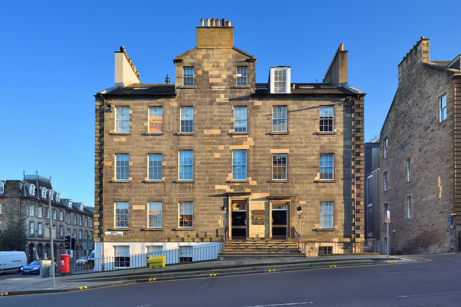 Elegant offices to let in North St David Street, Edinburgh
