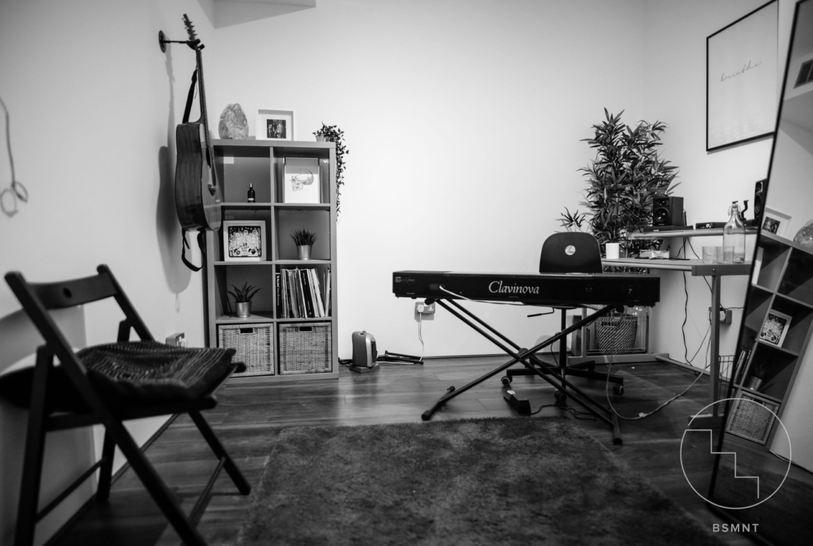 Studio to let in Finsbury Park, London