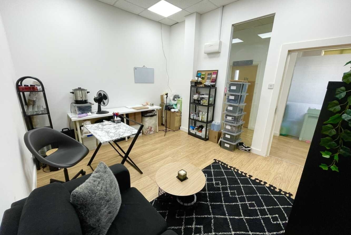 Office to let in Leyton Midland