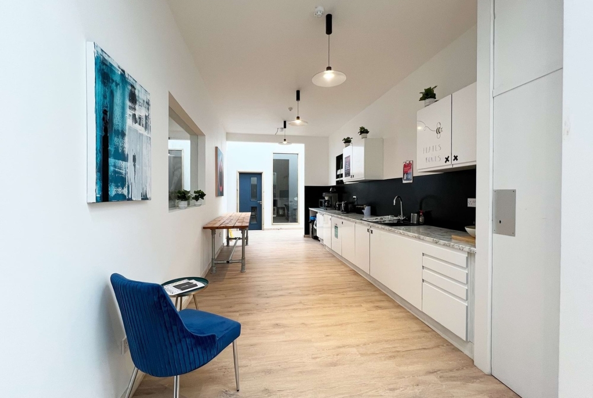 Office to let in Leyton Midland