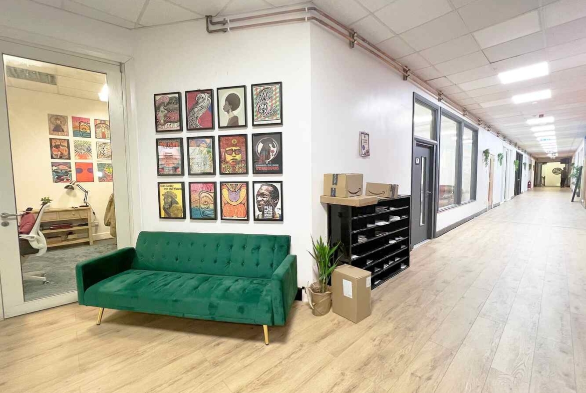 Office to let in Leyton Midland
