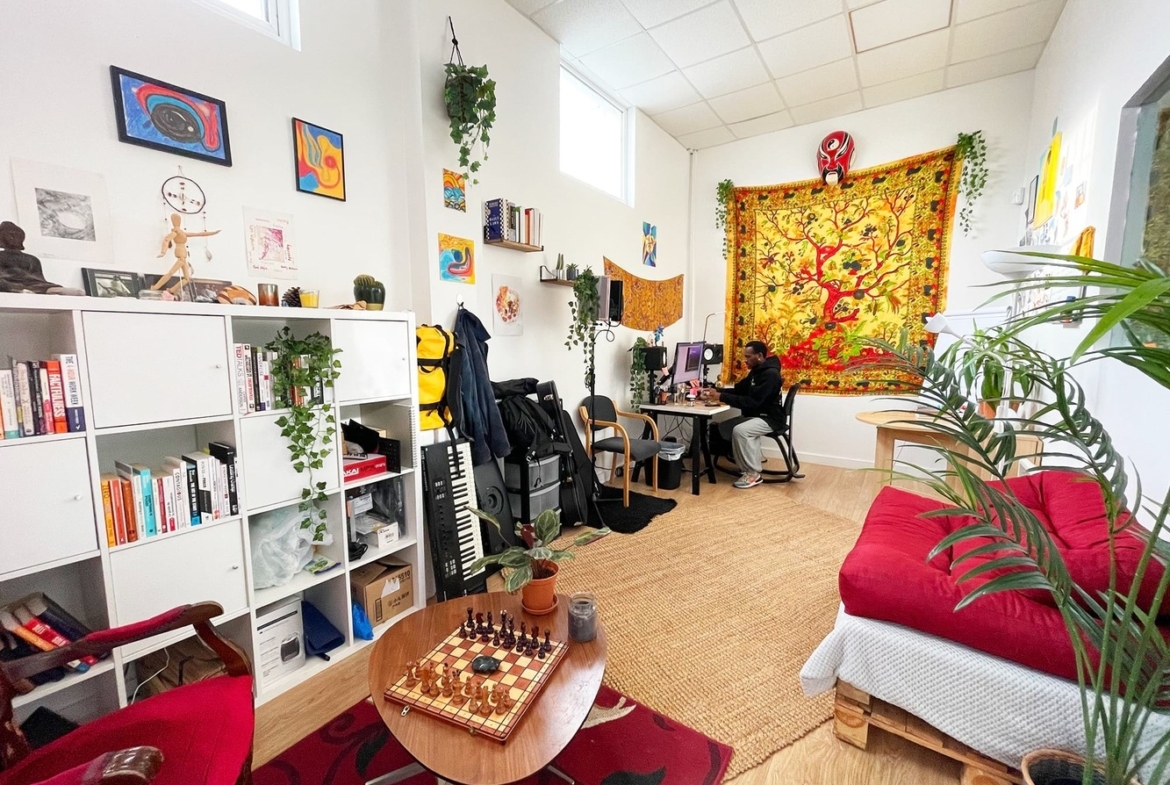 Office to let in Leyton Midland