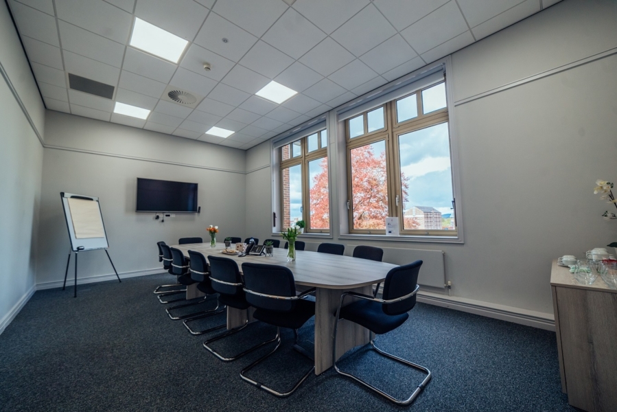 Modern office space to let in Gloucester
