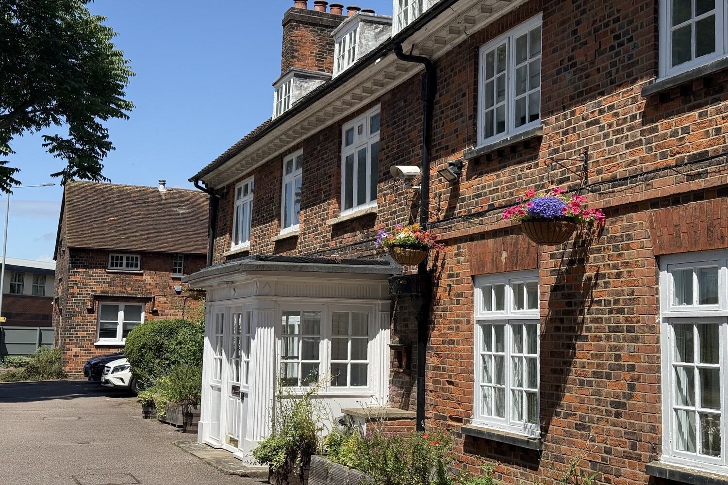 Offices to let in Hatfield