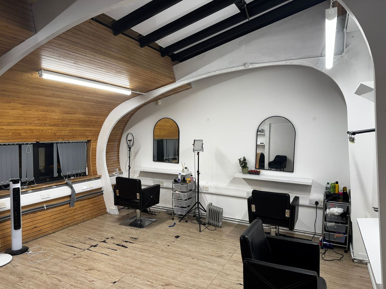 WhatsApp Image 2026-02-03 at 18.00.40 Versatile Office / Beauty Space Available in Forest Gate