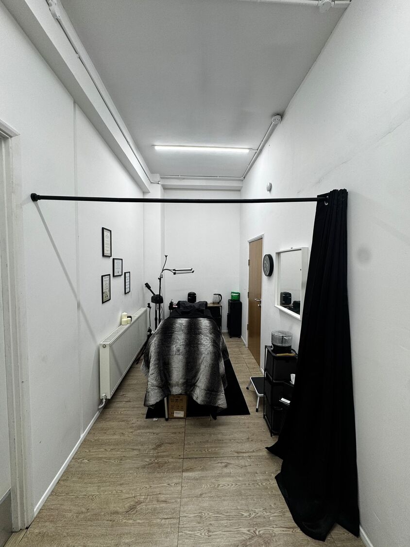 WhatsApp Image 2026-02-03 at 18.00.41 (3) Versatile Office / Beauty Space Available in Forest Gate