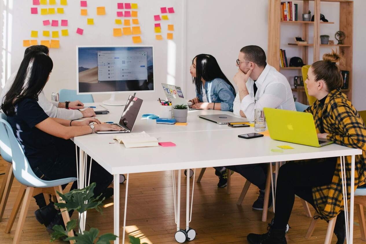 office-group-looking-computer-post-its-2400×1600 Flexible Office Space in Islington