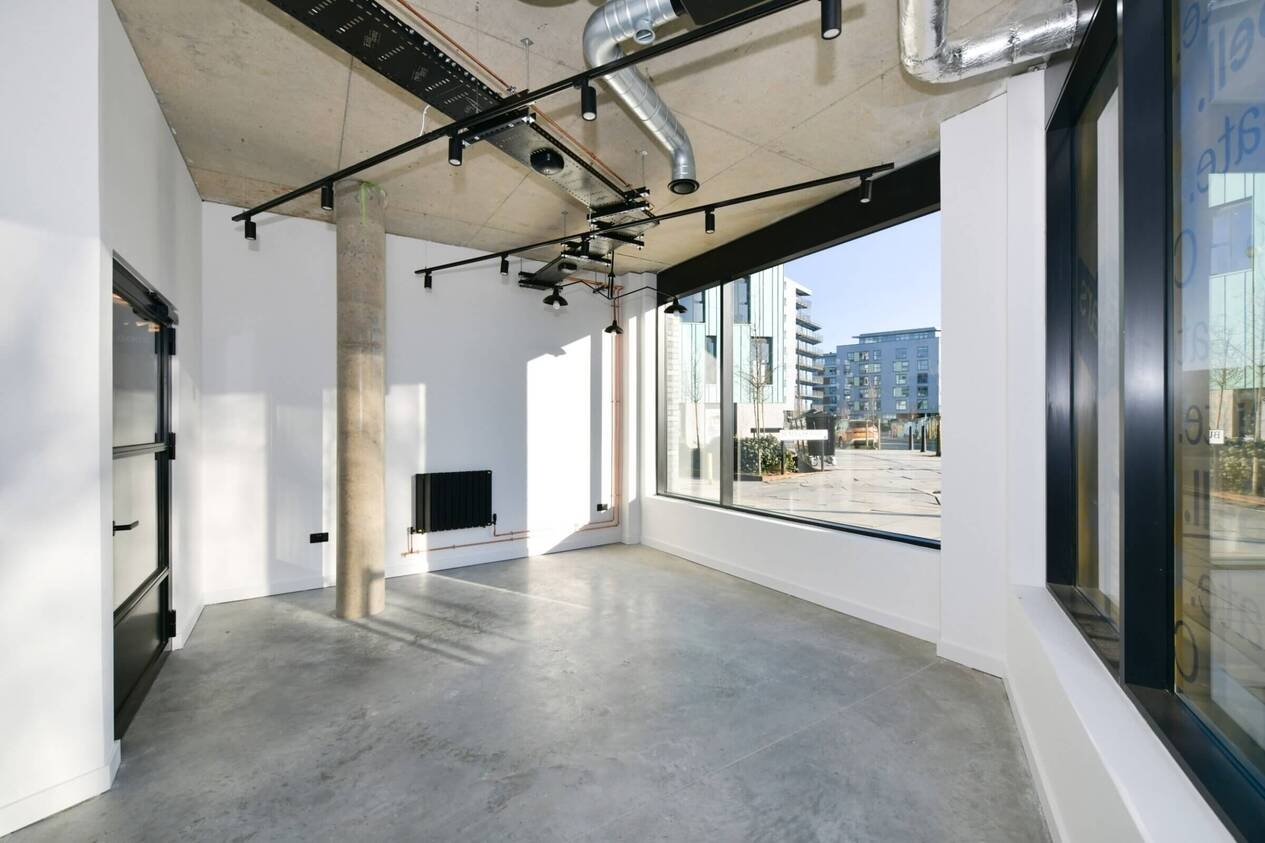 studio-d005-creative-office-space-rent-hackney-radiator-view-2401×1600 Flexible Office Space in Islington