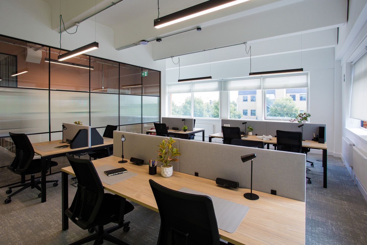 TWP -104 Premium Flexible Workspace in Oxford